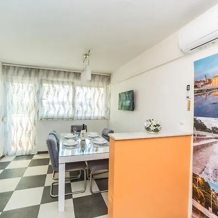 Apartment Mihaela *