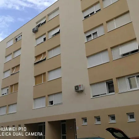 Mihaela Apartment *