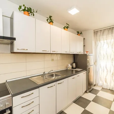 Mihaela Apartment *